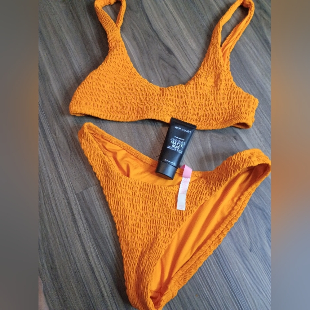 wet n wild Matte Face Primer with Vibrant Orange Bikini